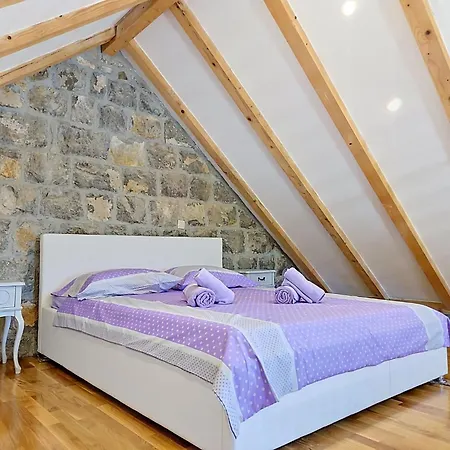 Marija By Interhome Grab